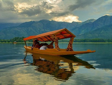 Srinagar, Dal lake